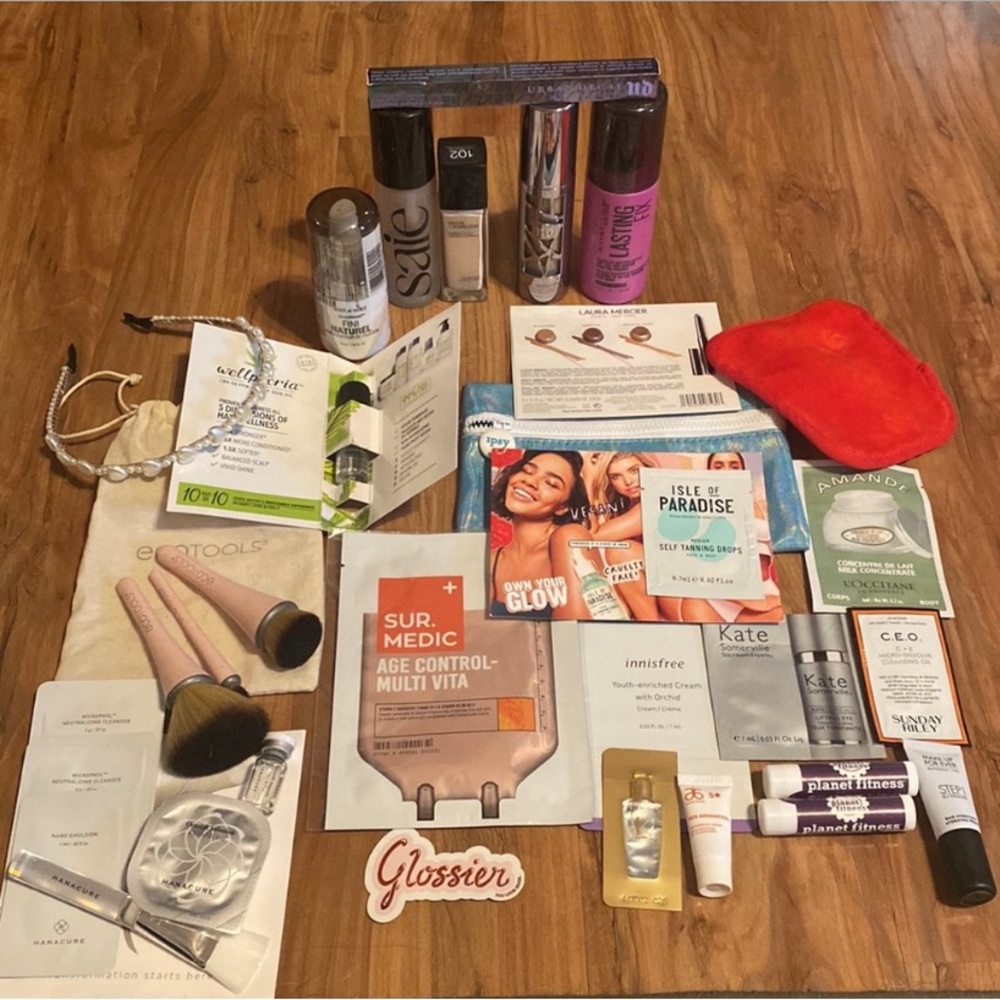 Listing makeup bundle